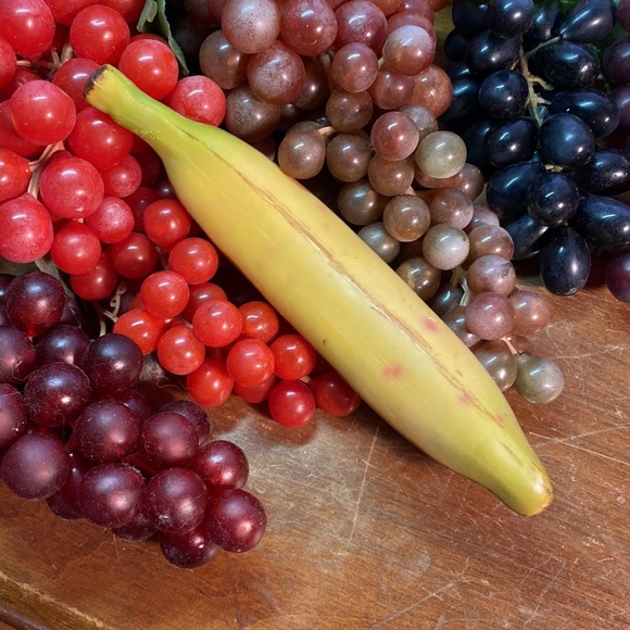 Vtg Mid-century Fake Rubber Plastic Fruit Grapes Bananas Apples Peaches - Picture 2 of 11